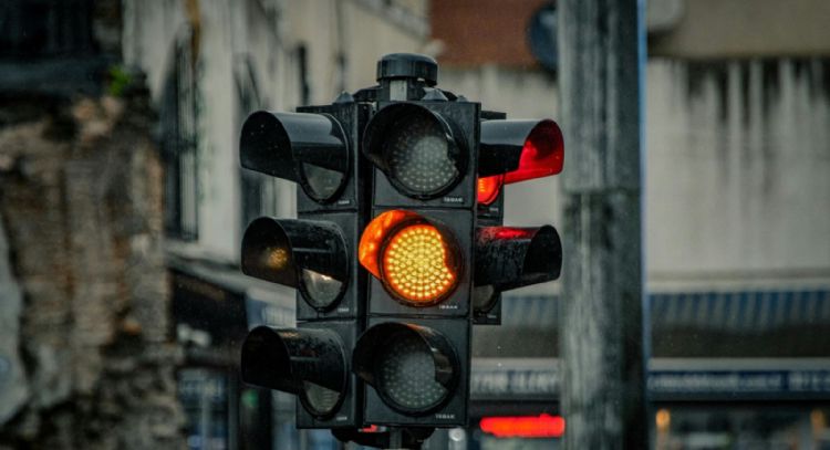 Semáforos de cuatro luces: ¿qué cambia y cuándo podrían llegar?