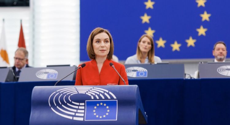 Sermones, bots y dinero en las elecciones de Moldavia