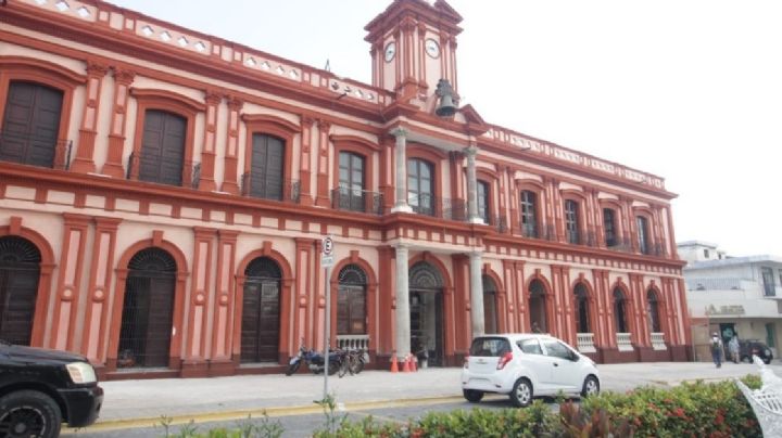 En marcha de la Generación Z derriban y queman portón del Palacio de Gobierno de Colima (Videos)