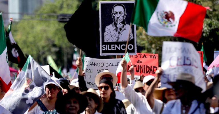 Miles de personas participaron en la marcha convocada por la Generación Z, para exigir justicia por el asesinato del alcalde de Uruapan, Carlos Manzo. Foto: Montserrat López