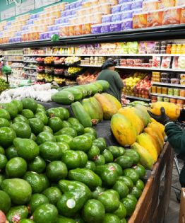 Sube 0.9% la inflación en EU como primer efecto de la guerra con Irán y alcanza cifra de 3.3% anual