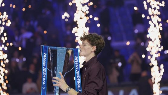 Jannik Sinner vence a Carlos Alcaraz y retiene el título de las Finales ATP ante su público