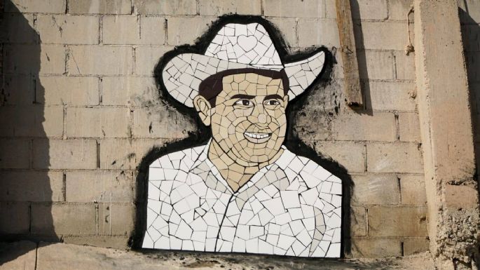 Colocan mural de Carlos Manzo frente a oficinas de la FGE en Mexicali