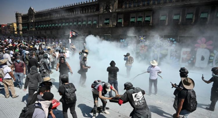 Artículo 19 documentó "al menos" 13 agresiones contra la prensa durante marchas en el país