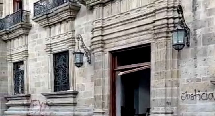 Rechazan actuación tardía ante destrozos en Palacio de Gobierno de Jalisco