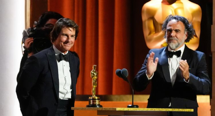 González Iñárritu entrega Oscar honorario a Tom Cruise y asegura que “es mexicano” (Video)