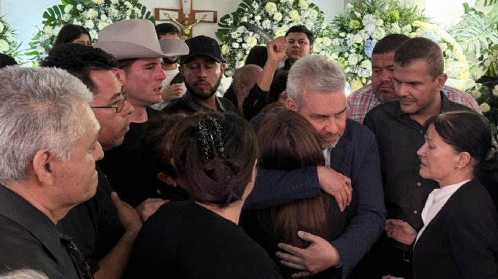 “¡Asesino!”: abuchean y corren al gobernador de Michoacán del funeral de Carlos Manzo (Videos)