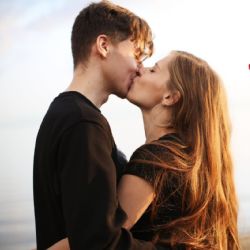 Investigación rastrea el inicio del beso millones de años antes de los humanos modernos