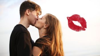 Investigación rastrea el inicio del beso millones de años antes de los humanos modernos