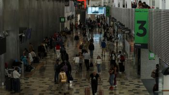 Alerta para mexicanos: revisan eliminar la exención de visa para viajeros a Europa