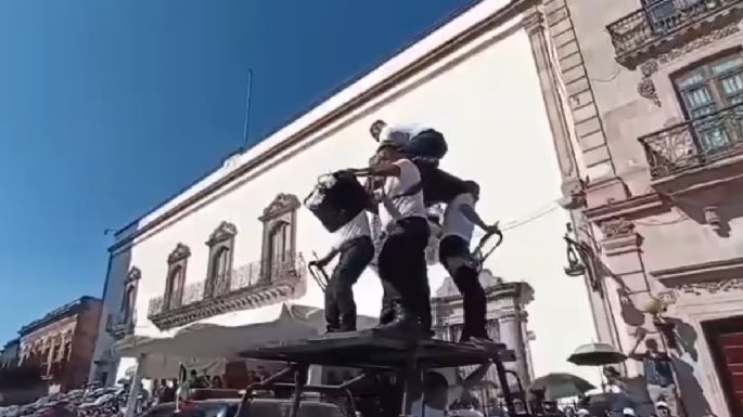 Se caen policías que realizaban una pirámide sobre una patrulla en Zacatecas (Video)