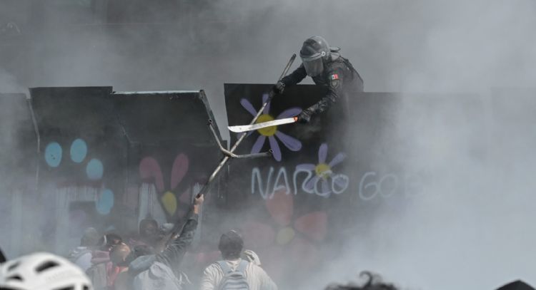 Madre de menor de edad detenido en marcha de la Gen Z denunciará por tortura a policías de Brugada