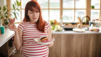 Antojos durante el embarazo pueden provocar alteraciones metabólicas en la descendencia