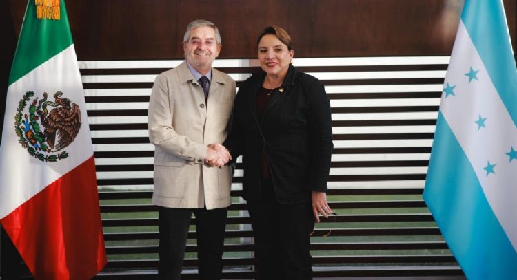 Presidenta de Honduras llega a México; se reunirá con Sheinbaum