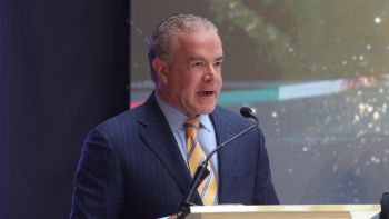 Quieren descalificar y politizar Miss Universo, acusa copropietario