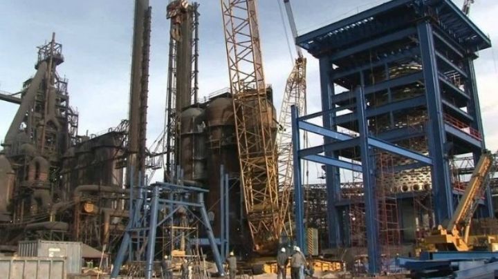 Trabajadores de AHMSA marchan hacia Saltillo para exigir su finiquito