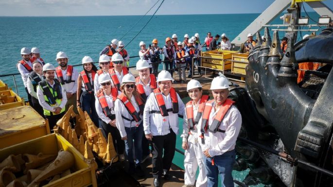 Gobernador Joaquín Díaz e integrantes del CCE supervisan avances del dragado del Puerto Progreso