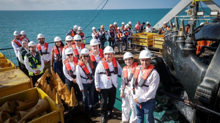 Gobernador Joaquín Díaz e integrantes del CCE supervisan avances del dragado del Puerto Progreso