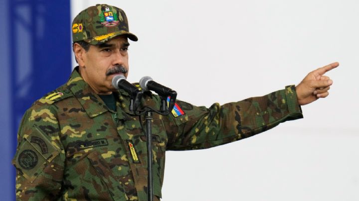 Maduro pide a la Fuerza Aérea que esté "alerta" para defender a Venezuela