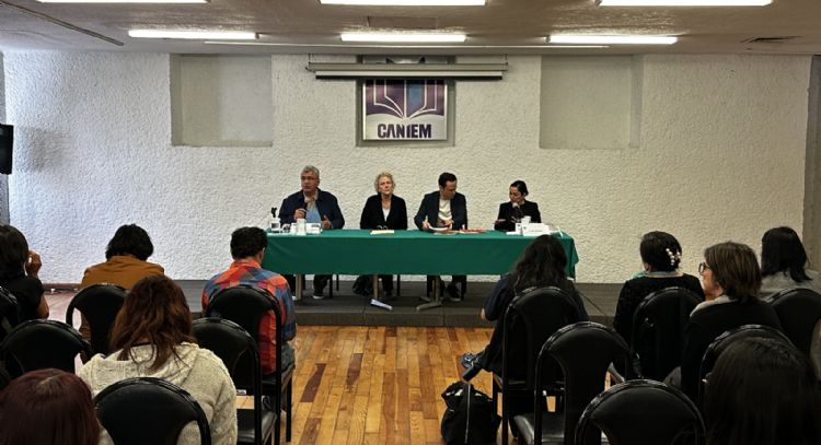 Firman PEN Internacional y Caniem alianza para respaldar libre expresión de escritores y periodistas