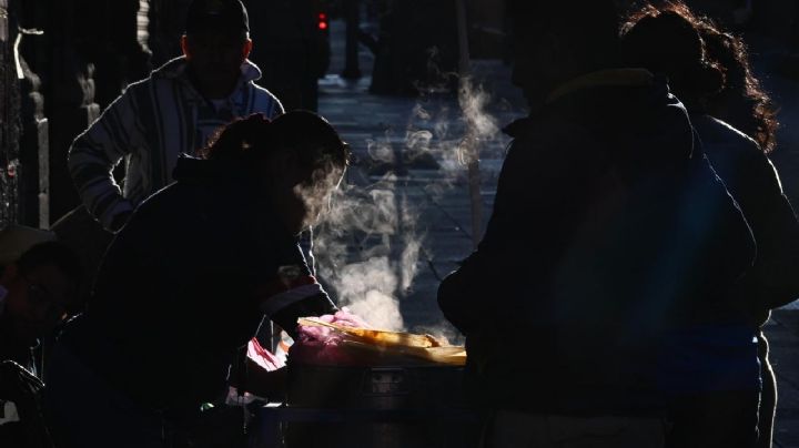 Frío, heladas y bancos de niebla el martes; onda tropical provocará lluvias en estas entidades
