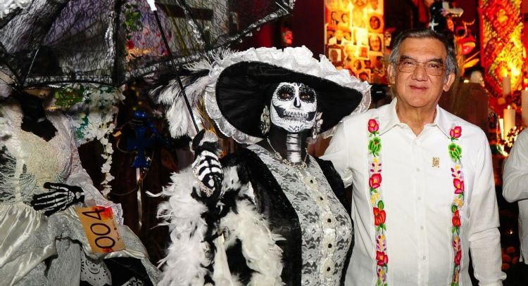 Premian Américo y María concurso estatal de catrinas y catrines