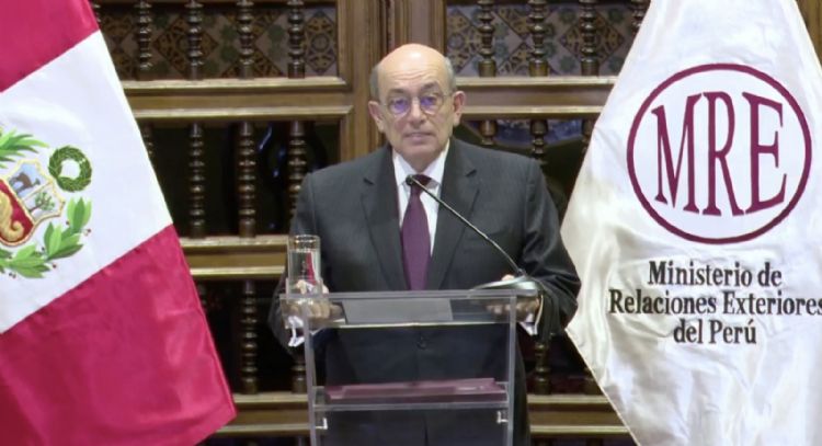 Perú rompe relaciones diplomáticas con México por dar asilo a exprimera ministra (Video)