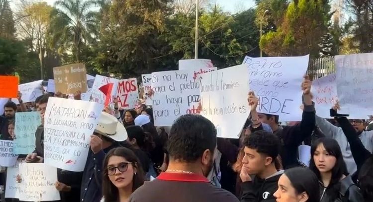 Estudiantes marchan en Uruapan y Morelia para exigir justicia tras el asesinato de Carlos Manzo