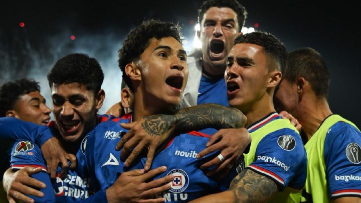 Chicharito falla un penalti y Cruz Azul vence a Chivas para avanzar a las semifinales (Video)