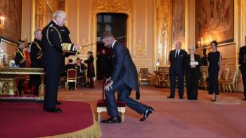 El exfutbolista David Beckham es nombrado caballero por el rey Carlos III