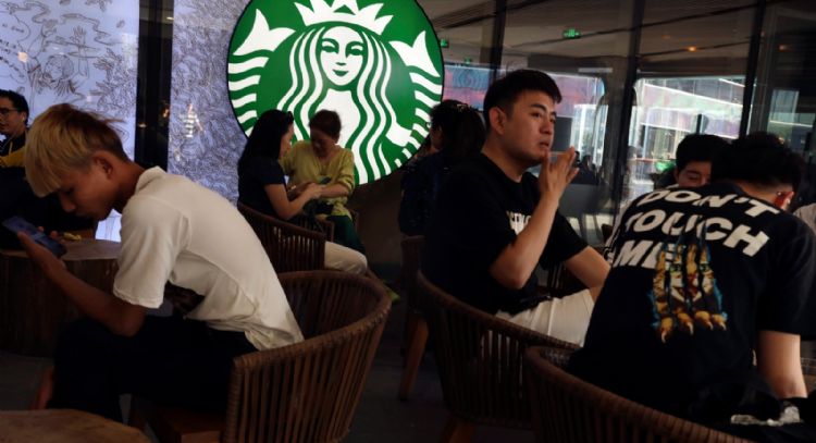 Starbucks vende 60% de su operación en China en un acuerdo millonario