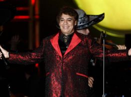 María José Cuevas comparte su experiencia en el archivo de “Juan Gabriel: Debo, puedo y quiero”