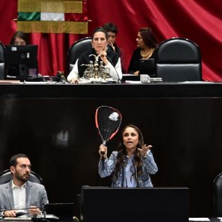 Paola Longoria se queja de reducción al deporte, pero no cuestiona excesos de la Conade