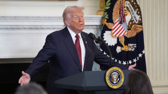 Trump suspende solicitudes de residencia y ciudadanía para personas de 19 países