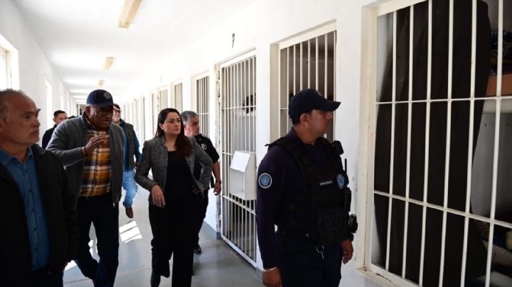 Gobernadora de Aguascalientes realiza recorrido por Cereso varonil; escuchó a internos y familiares