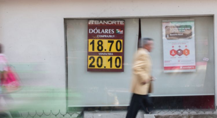 Peso avanza ante menor nerviosismo internacional