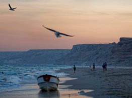 Piratas atacan barco con ametralladoras y granadas frente a costa de Somalia