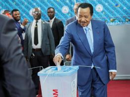 A sus 92 años, el presidente de Camerún asume el cargo para un nuevo mandato