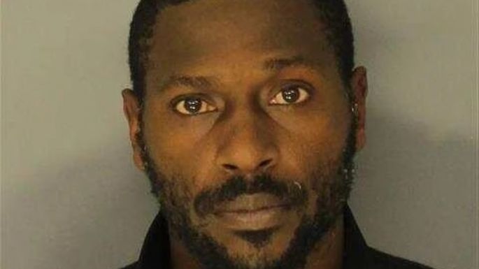 Antonio Brown renuncia a la extradición por cargos de intento de asesinato y regresará a Miami