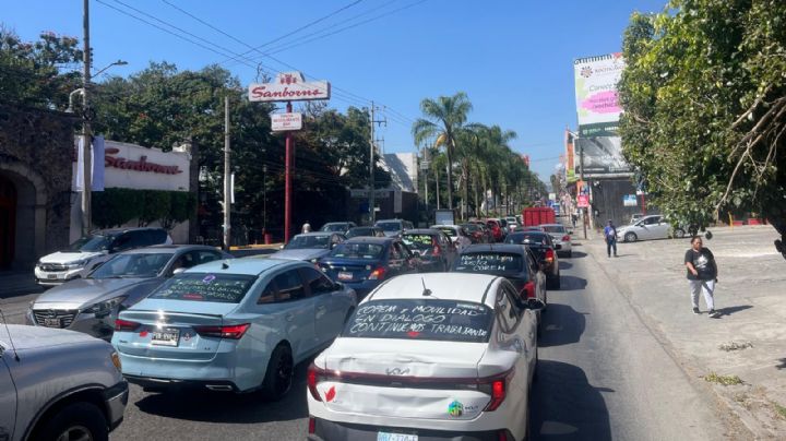 Conductores y repartidores de Morelos protestan contra reformas a la Ley del Transporte