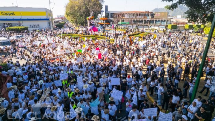 Miles de personas exigen paz en Uruapan y justicia para el alcalde Carlos Manzo