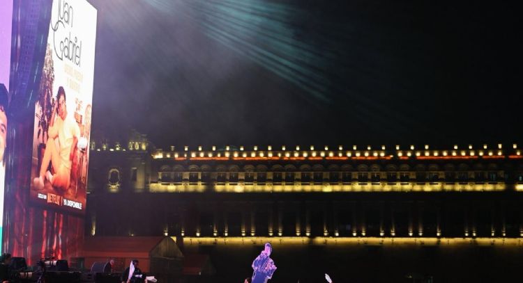 Proyección de concierto de Juan Gabriel reunió a 170 mil seguidores en Zócalo de la CDMX (Videos)