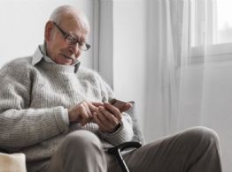 La soledad y la brecha tecnológica: Claves por las que aumentan las estafas a adultos mayores