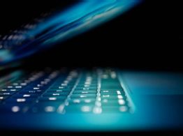 Estas son las 6 principales estafas 'online' que ya usan la IA para engañar a sus víctimas