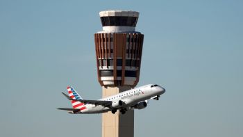 El tráfico aéreo podría "reducirse a cuentagotas" si continúa el cierre del gobierno federal