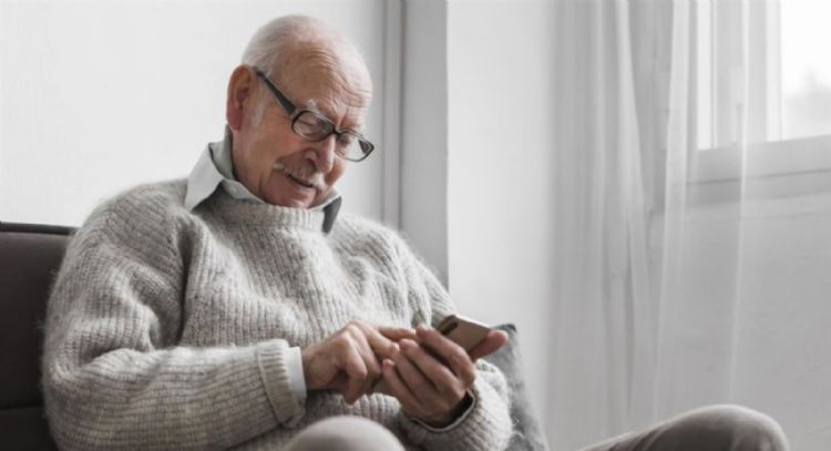 La soledad y la brecha tecnológica: Claves por las que aumentan las estafas a adultos mayores