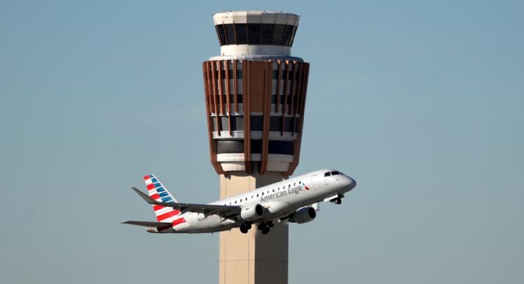 El tráfico aéreo podría "reducirse a cuentagotas" si continúa el cierre del gobierno federal