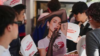 Dua Lipa invita a comer unos tacos en México