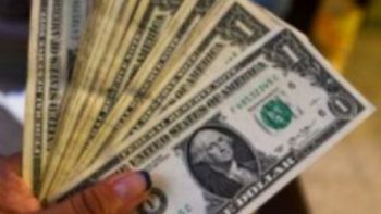 Peso pierde en espera de la decisión de la Fed