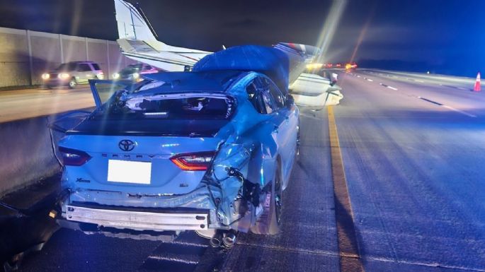 Avioneta cae sobre auto particular en carretera de Florida (Video)